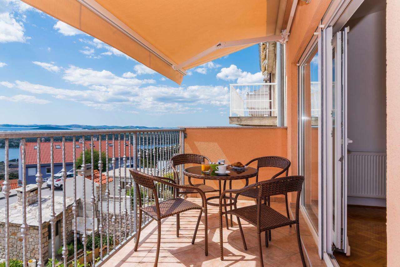 Apartment Anamarija With Sea View Šibenik Esterno foto